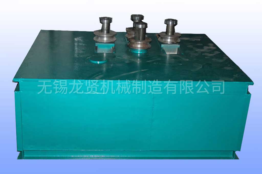 操作員在操作多功能彎管機(jī)應(yīng)注意哪些事項？